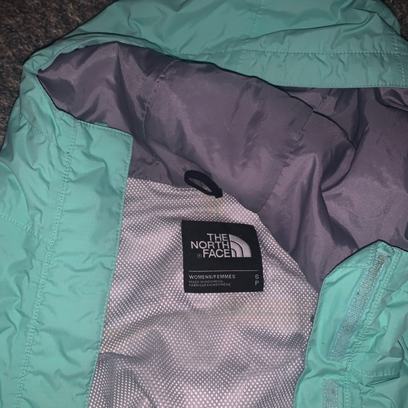 The north face windbreaker - Picture 2 of 3
